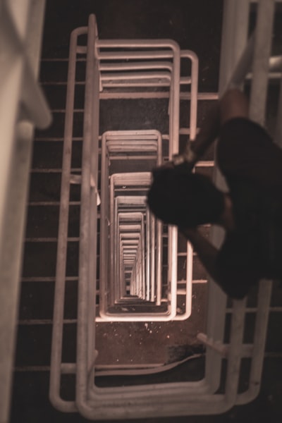 建筑摄影的螺旋楼梯
